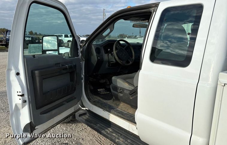 image for item ED2350 2016 Ford F350 Super Duty utility bed pickup truck