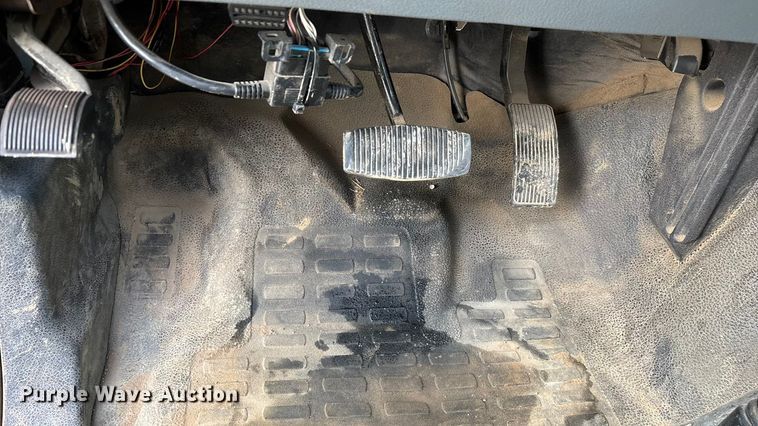 image for item ED2350 2016 Ford F350 Super Duty utility bed pickup truck