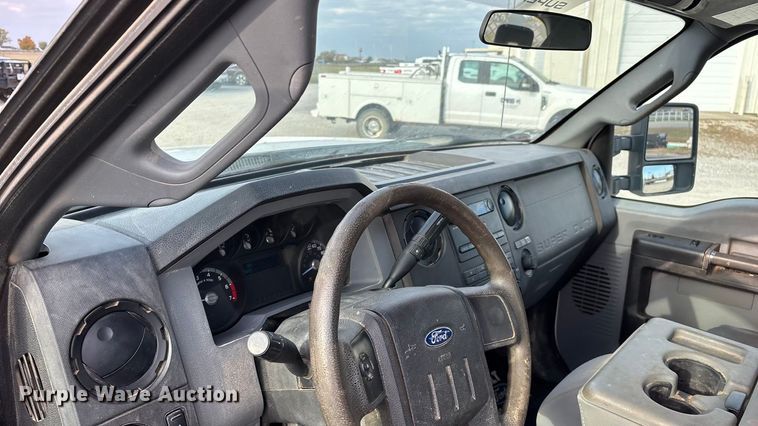 image for item ED2350 2016 Ford F350 Super Duty utility bed pickup truck