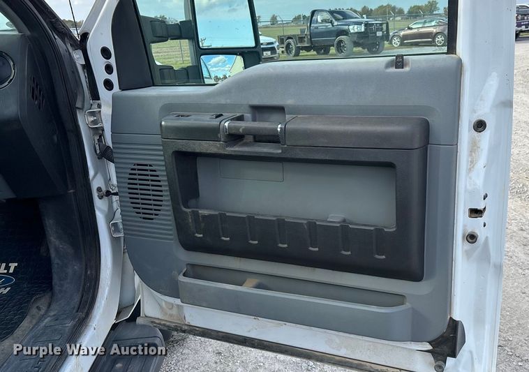 image for item ED2350 2016 Ford F350 Super Duty utility bed pickup truck