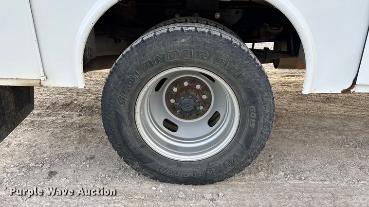 image for item ED2350 2016 Ford F350 Super Duty utility bed pickup truck