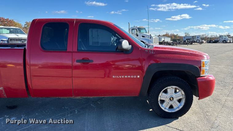 image for item ED2365 2009 Chevrolet Silverado Ext. Cab pickup truck