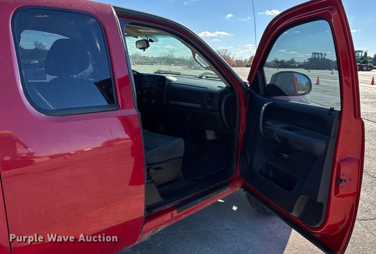 image for item ED2365 2009 Chevrolet Silverado Ext. Cab pickup truck