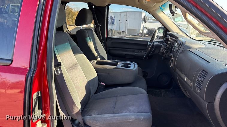 image for item ED2365 2009 Chevrolet Silverado Ext. Cab pickup truck