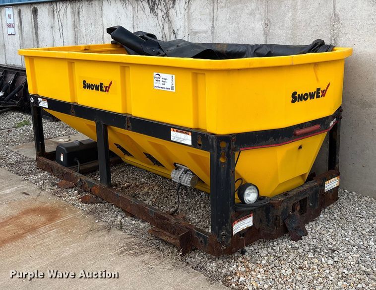 image for item ED2368 SnowEx Vmaxx 9300 spreader