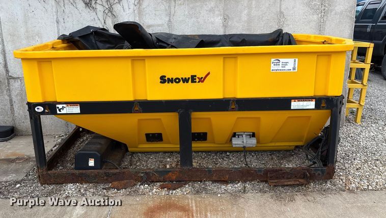 image for item ED2368 SnowEx Vmaxx 9300 spreader