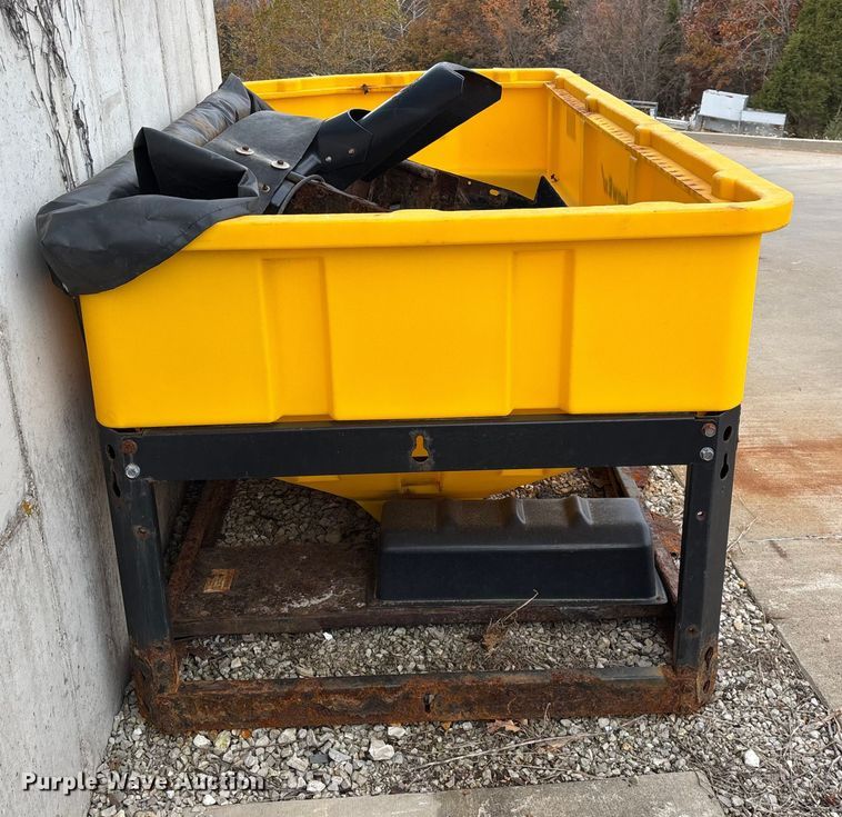 image for item ED2368 SnowEx Vmaxx 9300 spreader