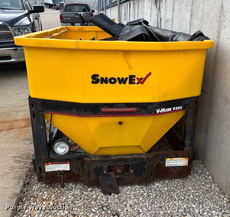 image for item ED2368 SnowEx Vmaxx 9300 spreader