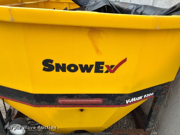 image for item ED2368 SnowEx Vmaxx 9300 spreader