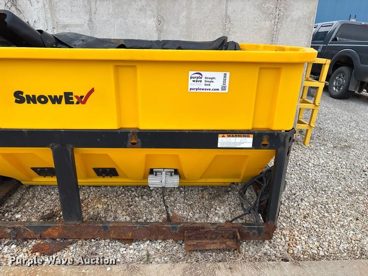 image for item ED2368 SnowEx Vmaxx 9300 spreader