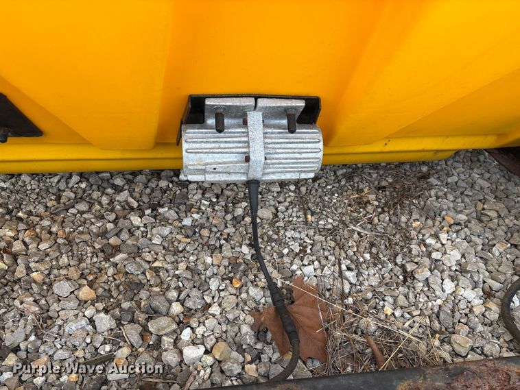 image for item ED2368 SnowEx Vmaxx 9300 spreader