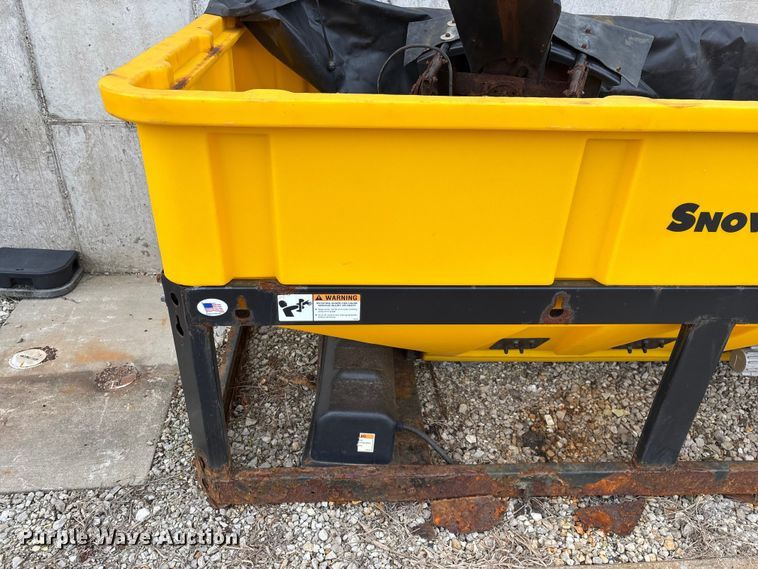 image for item ED2368 SnowEx Vmaxx 9300 spreader