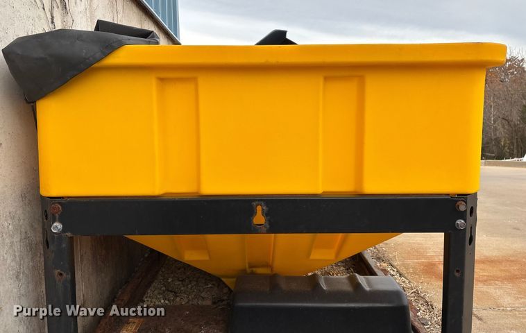 image for item ED2368 SnowEx Vmaxx 9300 spreader