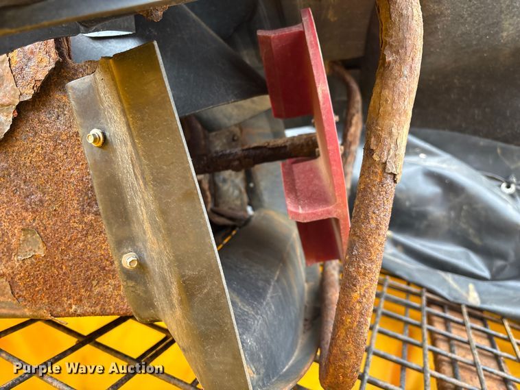 image for item ED2368 SnowEx Vmaxx 9300 spreader