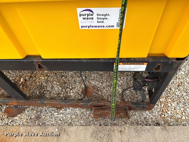 image for item ED2368 SnowEx Vmaxx 9300 spreader