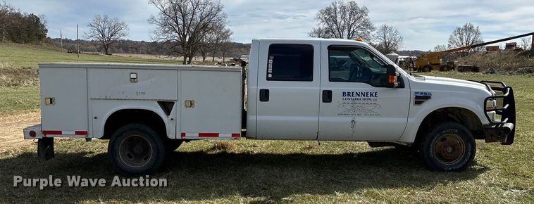 image for item ED2375 2009 Ford F350 Super Duty  Crew Cab utility bed pickup truck