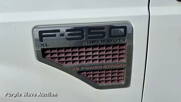 image for item ED2375 2009 Ford F350 Super Duty  Crew Cab utility bed pickup truck
