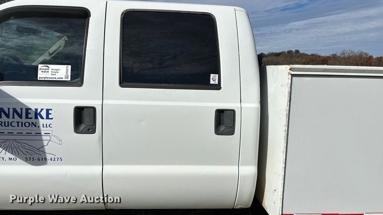 image for item ED2375 2009 Ford F350 Super Duty  Crew Cab utility bed pickup truck