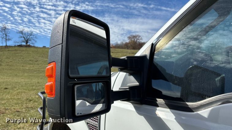 image for item ED2375 2009 Ford F350 Super Duty  Crew Cab utility bed pickup truck