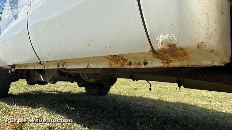 image for item ED2375 2009 Ford F350 Super Duty  Crew Cab utility bed pickup truck