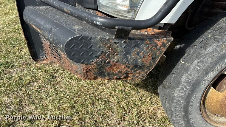 image for item ED2375 2009 Ford F350 Super Duty  Crew Cab utility bed pickup truck