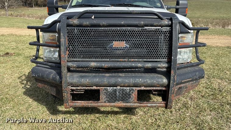 image for item ED2375 2009 Ford F350 Super Duty  Crew Cab utility bed pickup truck