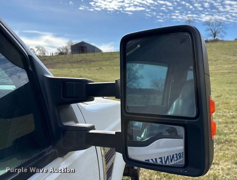 image for item ED2375 2009 Ford F350 Super Duty  Crew Cab utility bed pickup truck