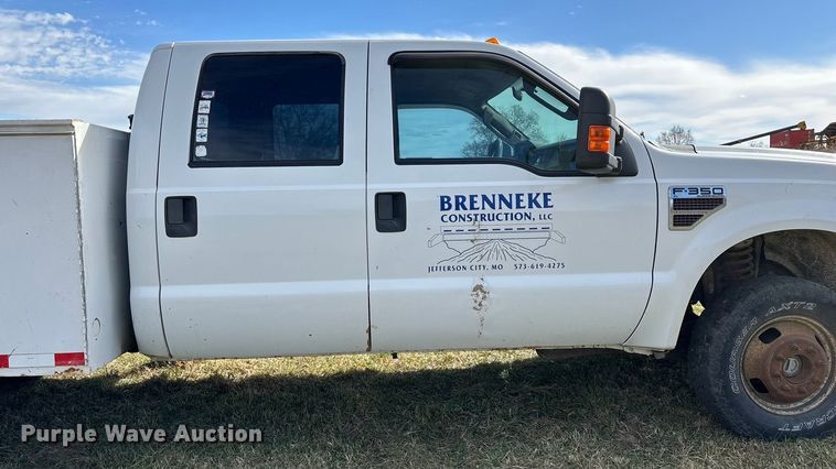 image for item ED2375 2009 Ford F350 Super Duty  Crew Cab utility bed pickup truck