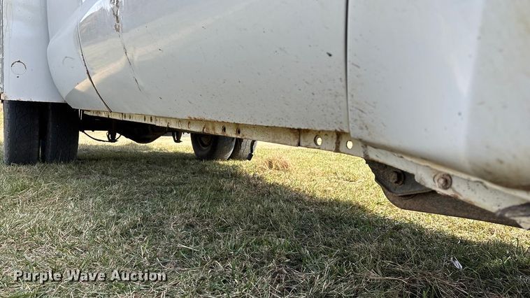 image for item ED2375 2009 Ford F350 Super Duty  Crew Cab utility bed pickup truck