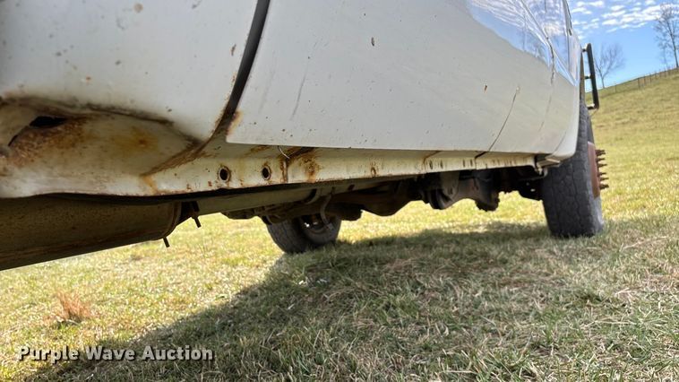 image for item ED2375 2009 Ford F350 Super Duty  Crew Cab utility bed pickup truck