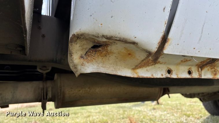 image for item ED2375 2009 Ford F350 Super Duty  Crew Cab utility bed pickup truck