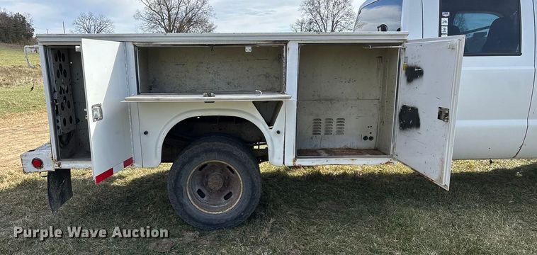 image for item ED2375 2009 Ford F350 Super Duty  Crew Cab utility bed pickup truck