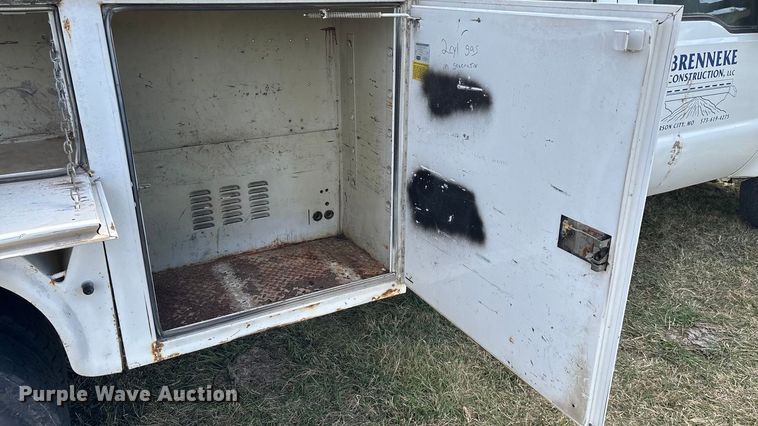 image for item ED2375 2009 Ford F350 Super Duty  Crew Cab utility bed pickup truck