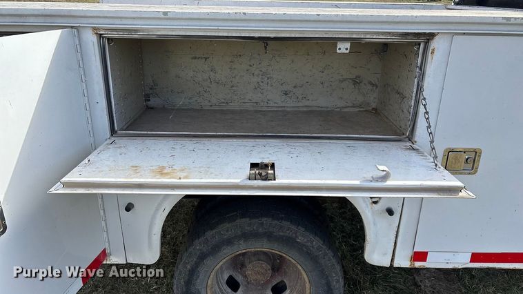 image for item ED2375 2009 Ford F350 Super Duty  Crew Cab utility bed pickup truck