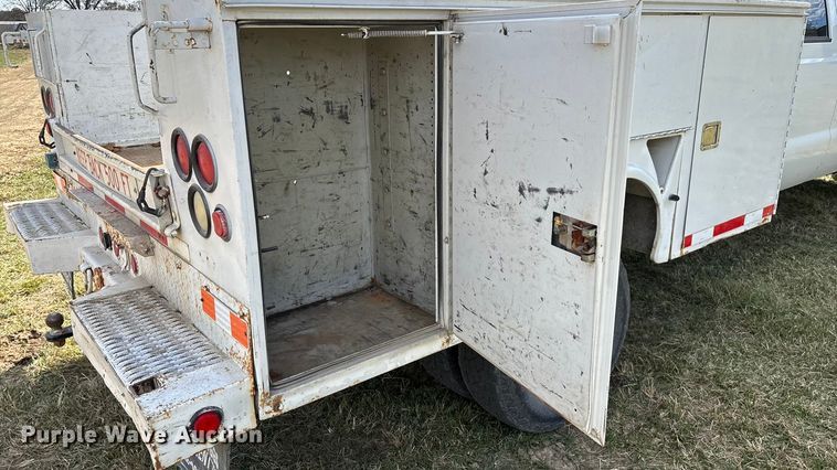 image for item ED2375 2009 Ford F350 Super Duty  Crew Cab utility bed pickup truck