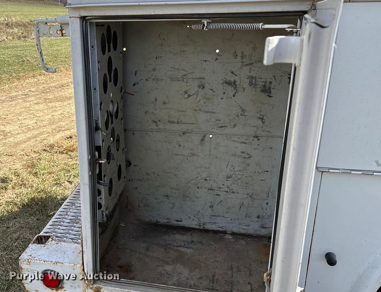 image for item ED2375 2009 Ford F350 Super Duty  Crew Cab utility bed pickup truck