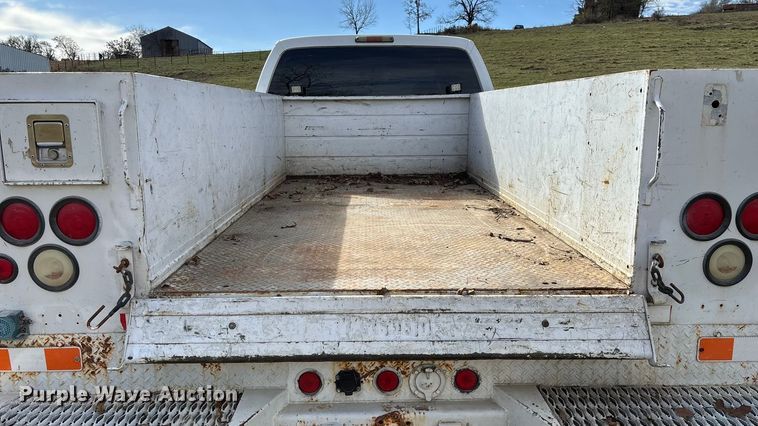 image for item ED2375 2009 Ford F350 Super Duty  Crew Cab utility bed pickup truck