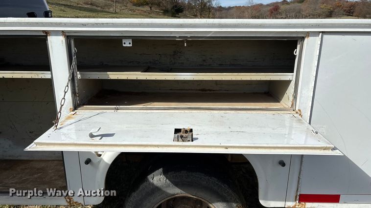 image for item ED2375 2009 Ford F350 Super Duty  Crew Cab utility bed pickup truck