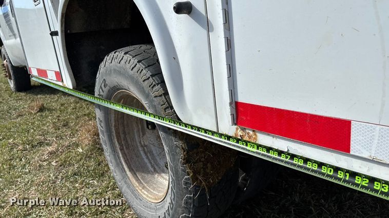 image for item ED2375 2009 Ford F350 Super Duty  Crew Cab utility bed pickup truck