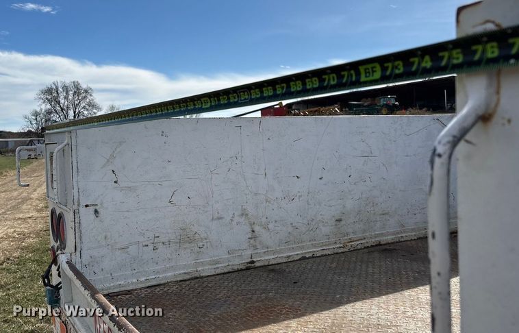 image for item ED2375 2009 Ford F350 Super Duty  Crew Cab utility bed pickup truck