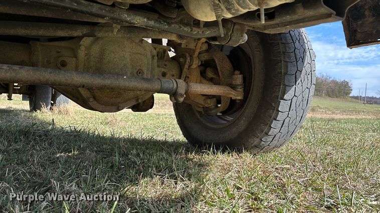 image for item ED2375 2009 Ford F350 Super Duty  Crew Cab utility bed pickup truck