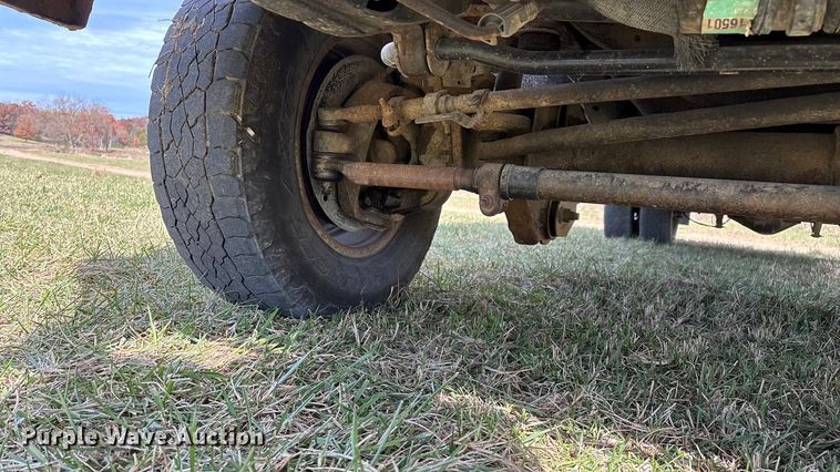 image for item ED2375 2009 Ford F350 Super Duty  Crew Cab utility bed pickup truck