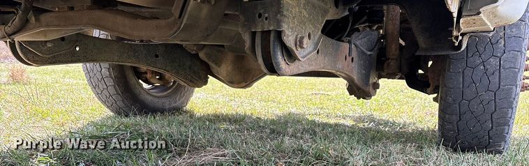 image for item ED2375 2009 Ford F350 Super Duty  Crew Cab utility bed pickup truck