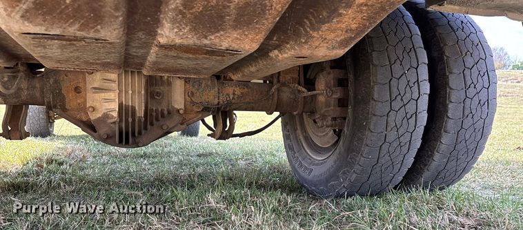 image for item ED2375 2009 Ford F350 Super Duty  Crew Cab utility bed pickup truck