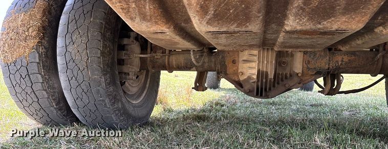 image for item ED2375 2009 Ford F350 Super Duty  Crew Cab utility bed pickup truck