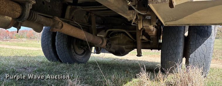 image for item ED2375 2009 Ford F350 Super Duty  Crew Cab utility bed pickup truck