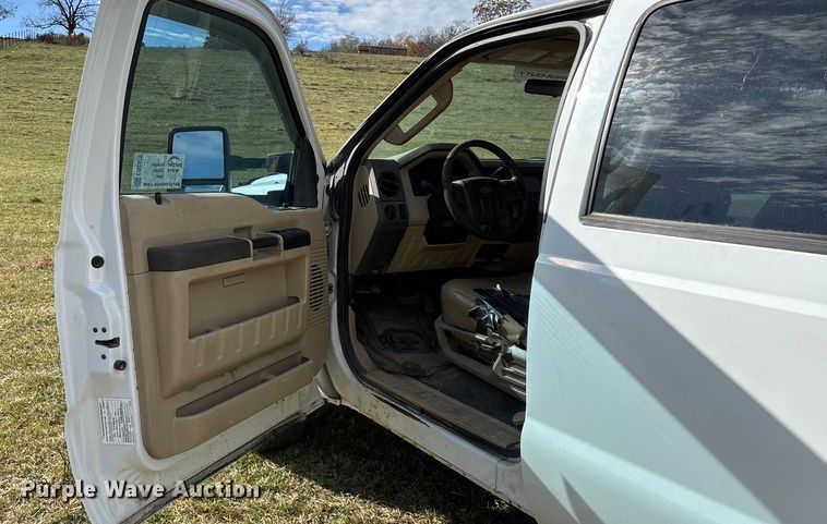 image for item ED2375 2009 Ford F350 Super Duty  Crew Cab utility bed pickup truck