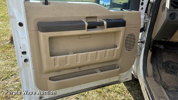 image for item ED2375 2009 Ford F350 Super Duty  Crew Cab utility bed pickup truck