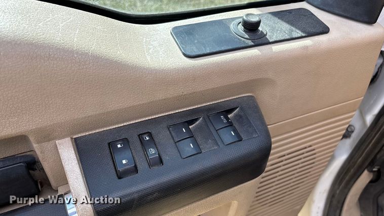 image for item ED2375 2009 Ford F350 Super Duty  Crew Cab utility bed pickup truck