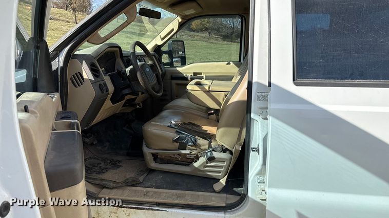 image for item ED2375 2009 Ford F350 Super Duty  Crew Cab utility bed pickup truck